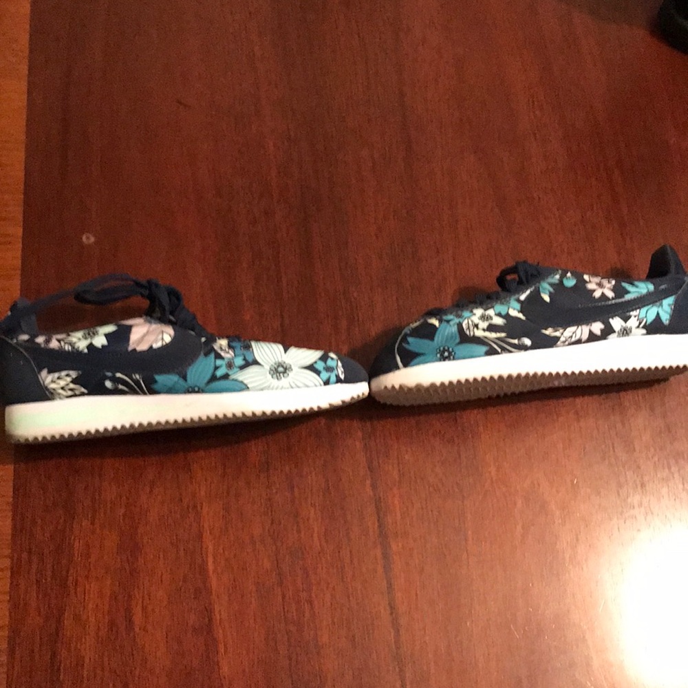 Nike floral shoes